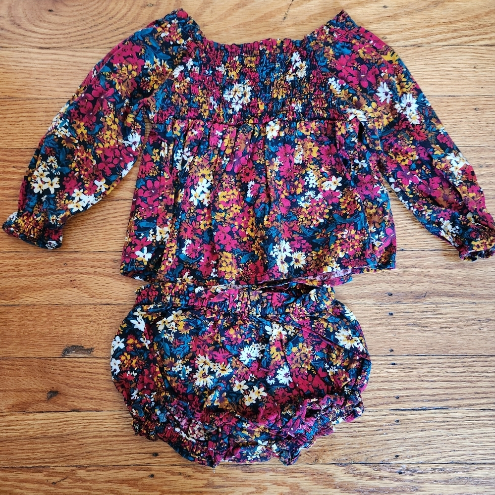 EUC Old Navy Matching Long-Sleeve Smocked Top & Bloomer Shorts Girl 6-12 month